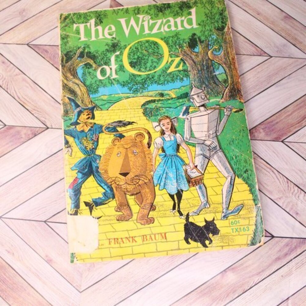 The Wizard of Oz by L. Frank Baum Vintage Paperback book 1971 11th Printing